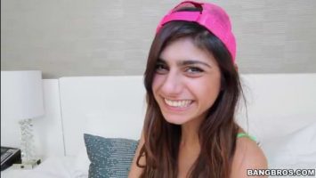 ميا خليفة تعطي محاكاة الحبيبة