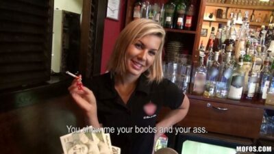 ينيك ساقية الحانة في المطعم سكس تشيكي مترجم شقراء 2022