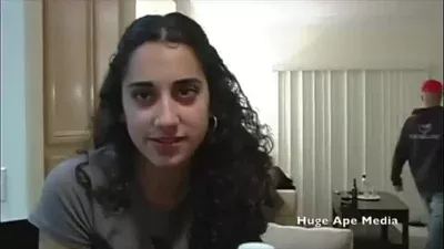عشتار اللبنانية تذهب إلى حفل جنس منزلي