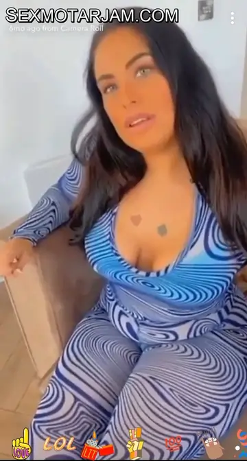 انتونيو سليمان يقابل نصف عربية في النادي الرياضي